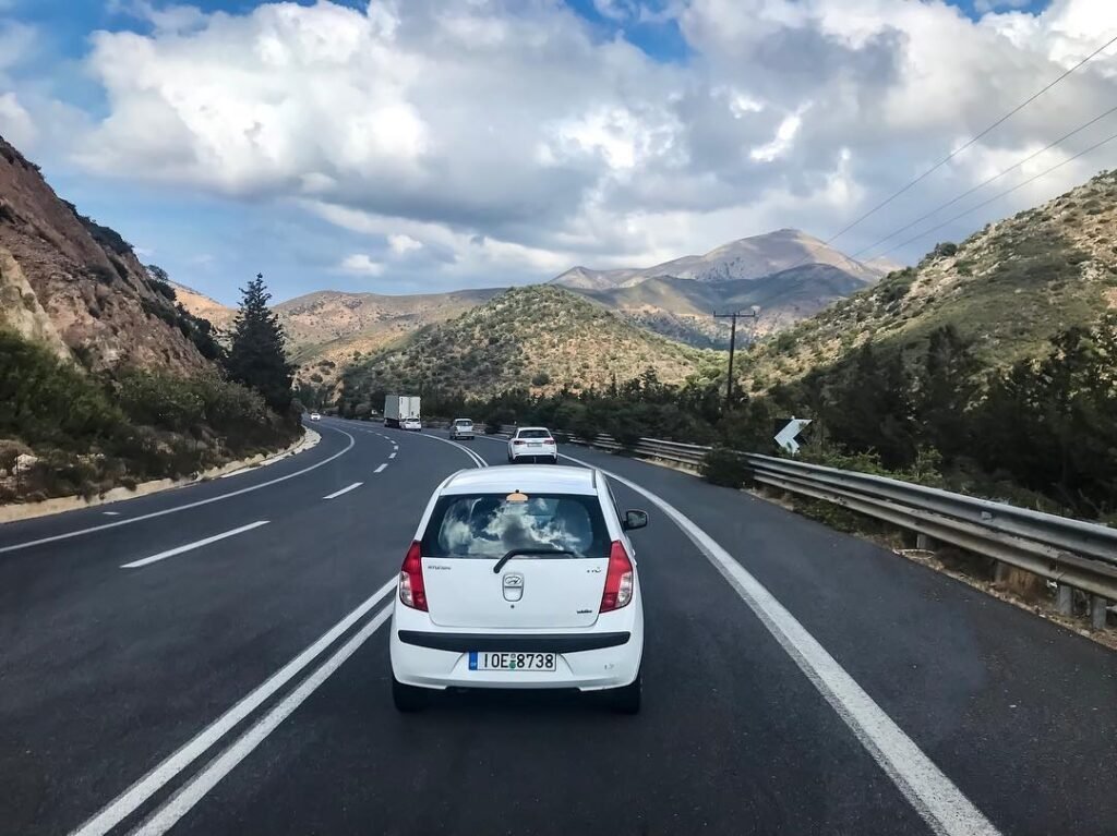 When visiting Crete, you will notice a wide shoulder on the right side of many roads, commonly used by slower vehicles to move over, allowing faster traffic to pass safely. 