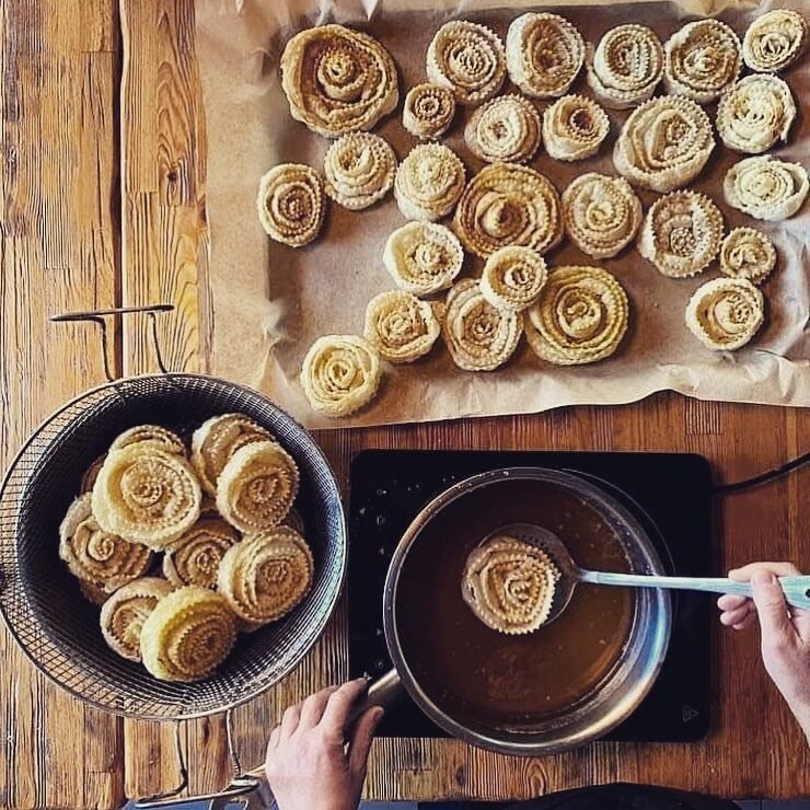 Traditional Cretan desserts xerotigana