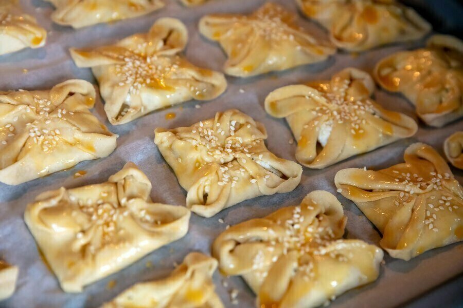 Kalitsounia, traditional Cretan cheese-filled pastries. 