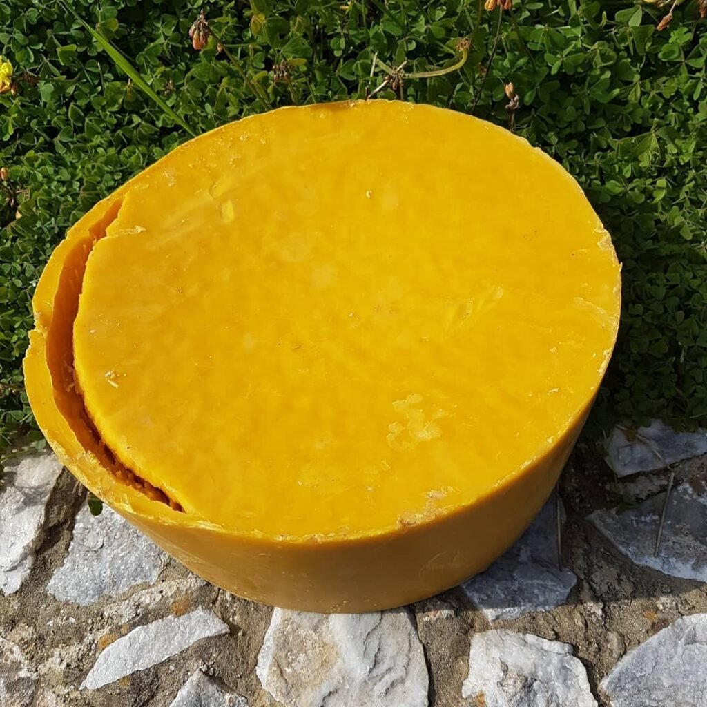 7 kilos of pure Cretan beeswax (15.4 lbs). 