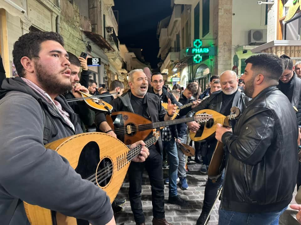 The soul of Crete comes alive in the streets of Rethymno. Cretan musicians playing the lyra and laouto fill the night with rhythm and tradition during Rethymno Carnival. 