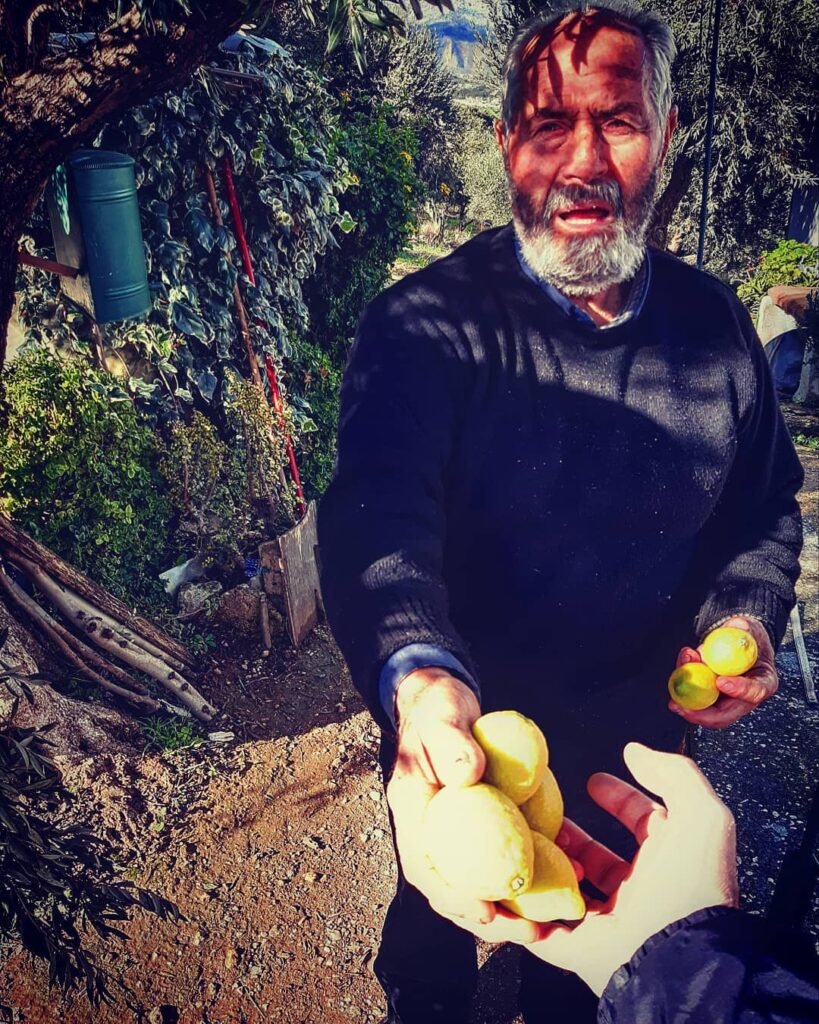Accepting small gifts like fruit is a simple but meaningful way to honor the heartfelt generosity that Cretans are known for.