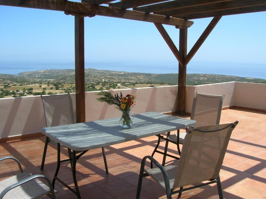 Wake up to sweeping views of the Libyan Sea at Villa Kastri, your perfect base for exploring the wild beauty of Gavdos. 