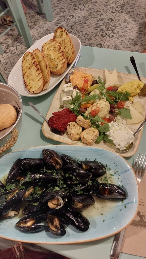 Fresh flavors with a Cretan twist at George’s Yard in Matala, Heraklion. Local cheeses, vibrant meze, and seafood straight from the sea—served in a cozy, authentic setting. 