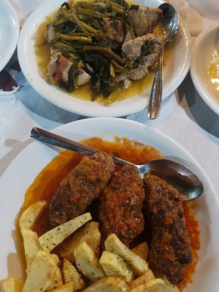 Home-style dishes at To Faragi, one of the most welcoming Chania tavernas for traditional food.