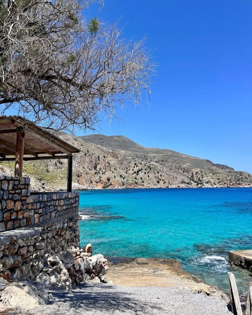 The pristine waters of Ombrogialos showcase Crete's timeless ability to offer natural healing in its purest form, just as ancient Greek doctors envisioned. 